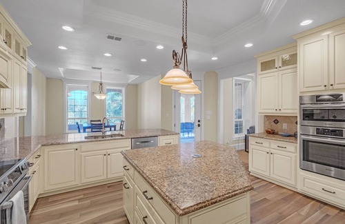 Kingsbury House | NEW! Luxurious 4-Bedroom Oasis with Private Pool
