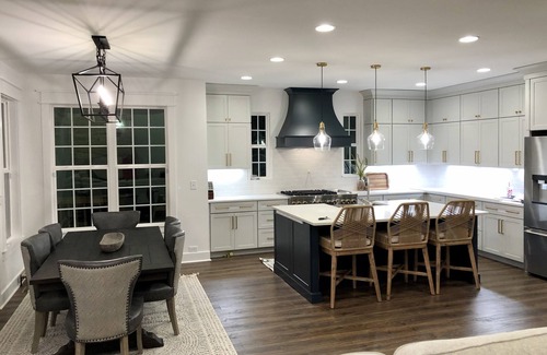West Union House | NEW luxurious lakefront home near CLEMSON PRIVATE BEACH on LAKE KEOWEE