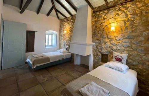 Sampatiki Villa | NEW! Luxurious, spacious stone house with sea views - detached in the olive grove