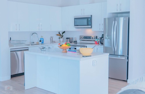 Elmsdale House | New luxurious suite near Halifax Airport.- Starz at Night