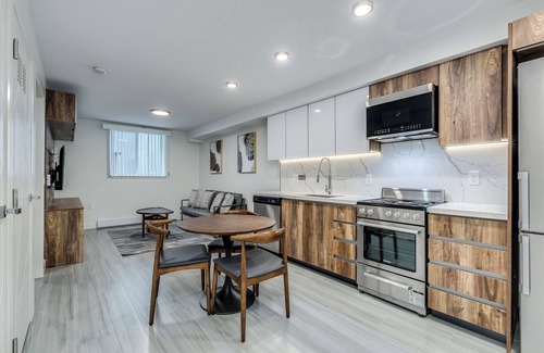 Downtown Vancouver Apartment | NEW - Luxury - 1 Bedroom - Walk to the Beach - 1168 Pendrell
