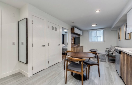 Downtown Vancouver Apartment | NEW - Luxury - 1 Bedroom - Walk to the Beach - 1168 Pendrell