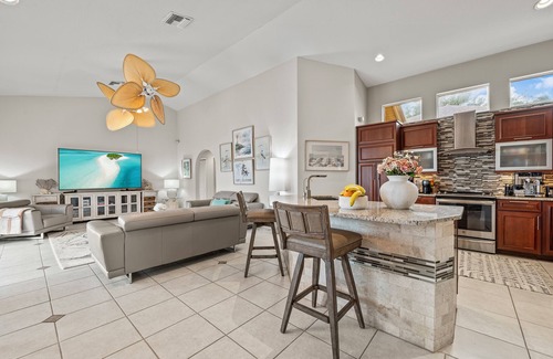 Central Naples House | NEW Luxury 4-Bedroom/3 bath Lakefront Naples Villa! Heated Salt-Water Pool!