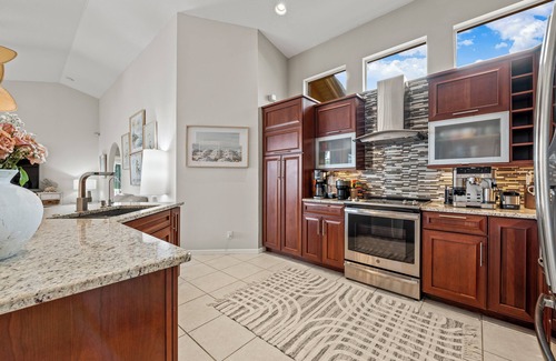 Central Naples House | NEW Luxury 4-Bedroom/3 bath Lakefront Naples Villa! Heated Salt-Water Pool!
