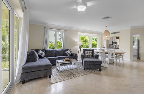 Paradise Island House | NEW Luxury, 4BDR, Spacious, Paradise Island, Steps from Atlantis, Pool, Dock