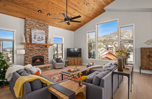 Steamboat Springs Apartment | New Luxury 5bedroom, Gondola Views, Close to Mt