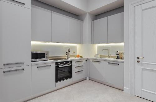 Odessa City Center Apartment | NEW! Luxury apartment in the CENTER of ODESSA overlooking Deribasovskaya str. LOW PRICE!