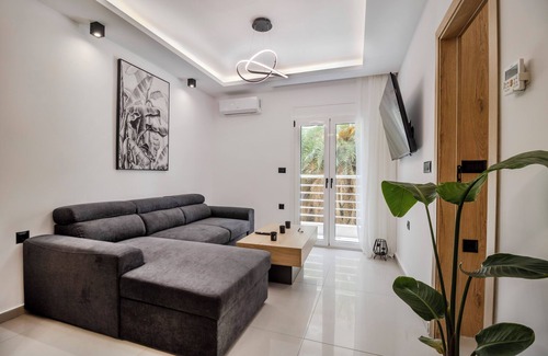 Heraklion Apartment | New Luxury Apartment near Center with Garden View