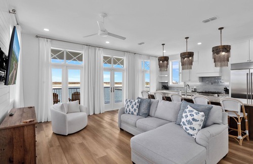 South Padre Island House | New luxury Bayfront home within the exclusive Shores Subdivision! Overlooking the Laguna Madre.