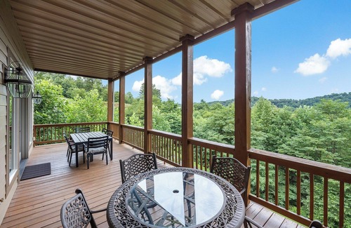 Whittier Condo | New Luxury Condo in Smoky Mountain Country Club, No Steps to Get In!