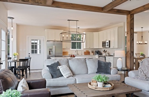 Stanley Cottage | NEW Luxury Cottage with Mountain Views