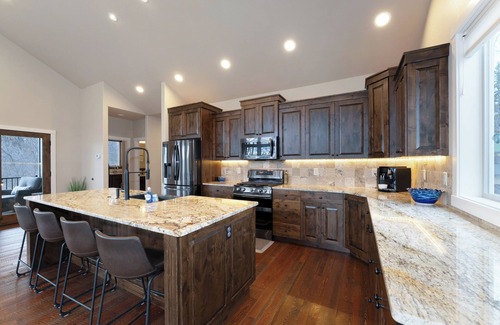 Columbia Falls House | New! Luxury home on Flathead River with backyard & greenway trail