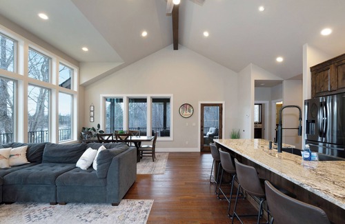 Columbia Falls House | New! Luxury home on Flathead River with backyard & greenway trail