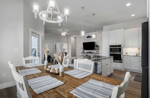 Rockport House | New Luxury Home w/Communal Pool & Prime Location!