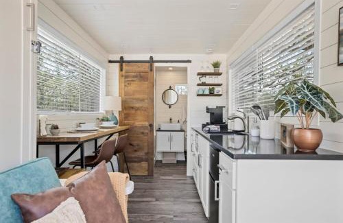 Fredericksburg House | New! Luxury Shipping Container The Desert Escape