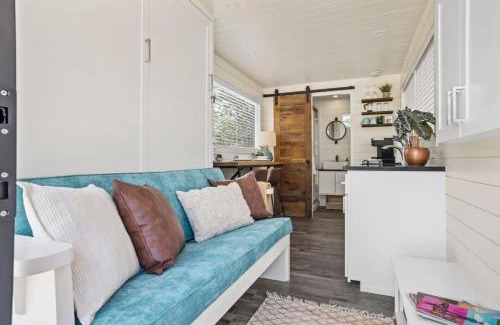 Fredericksburg House | New! Luxury Shipping Container The Desert Escape