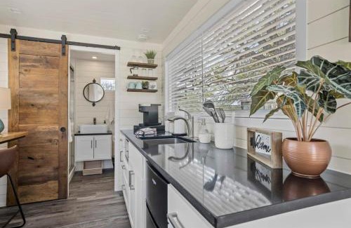 Fredericksburg House | New! Luxury Shipping Container The Desert Escape