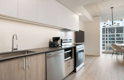 Quartier des Spectacles Apartment | New Luxury Studio in Heart of MTL 704 | Metro access