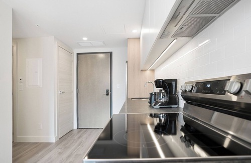 Quartier des Spectacles Apartment | New Luxury Studio in Heart of MTL 704 | Metro access