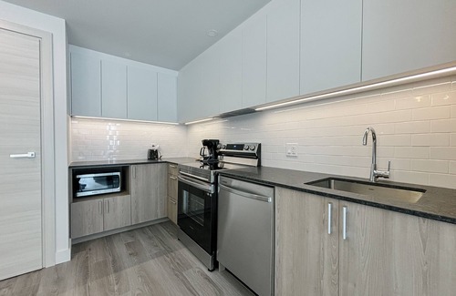 Downtown Montreal Apartment | New Luxury Unit in Heart of MTL 910 | Metro access