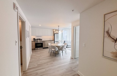 Downtown Montreal Apartment | New Luxury Unit in Heart of MTL 910 | Metro access