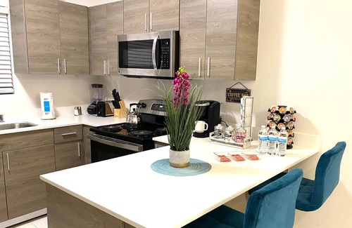 Palmhurst Apartment | NEW! Luxury Villa on Shary