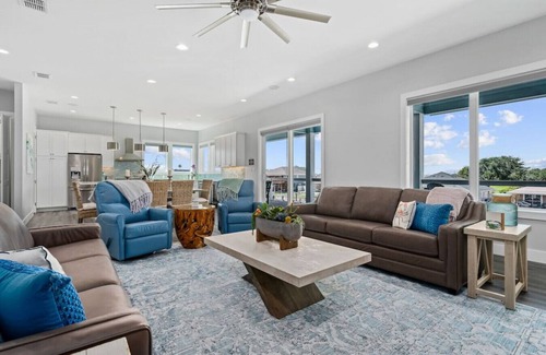 Rockport House | New Luxury water front home-Private pool/on canal