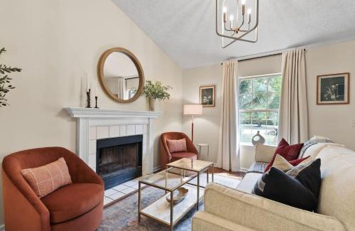 Whitemarsh Island House | New Meets Nostalgic - Adorable Cottage Sleeps 8