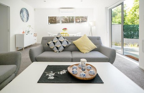 Castor Bay House | New modern 2 bedrooms unit in Castor Bay & Milford near Takapuna walk to beach and mall