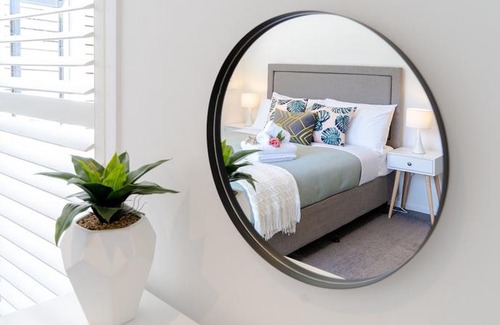 Castor Bay House | New modern 2 bedrooms unit in Castor Bay & Milford near Takapuna walk to beach and mall