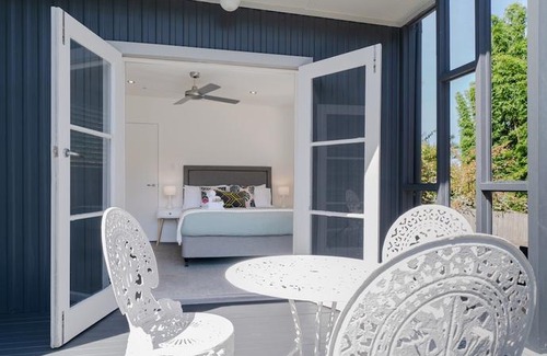 Castor Bay House | New modern 2 bedrooms unit in Castor Bay & Milford near Takapuna walk to beach and mall