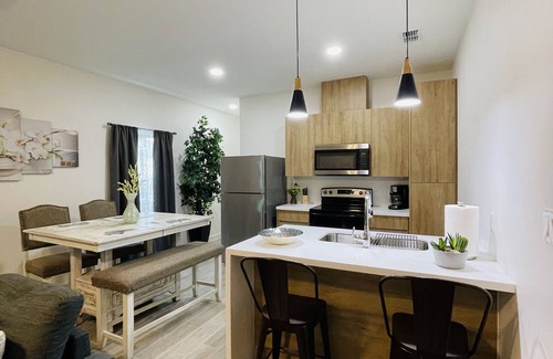 Pharr Apartment | New & Modern 2b/2b Apartment nCentrally located