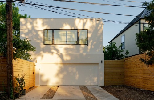Greater South River City House | New modern apt in Travis Heights a few minutes to South Congress & Downtown!