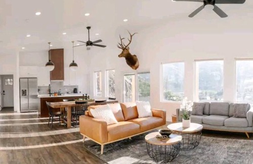 White Bird House | New, modern home with amazing Salmon River and mountain views