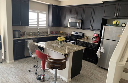 Southwest Anaheim House | New Modern House