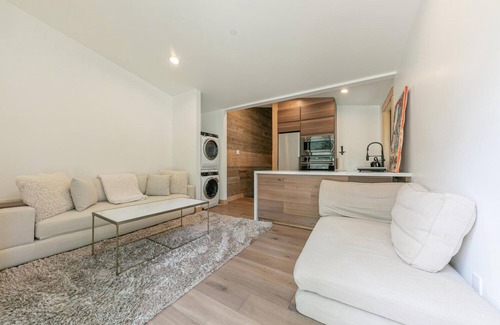 Olympic Valley Ski Chalet | New - Modern Luxury Chalet in Olympic Valley