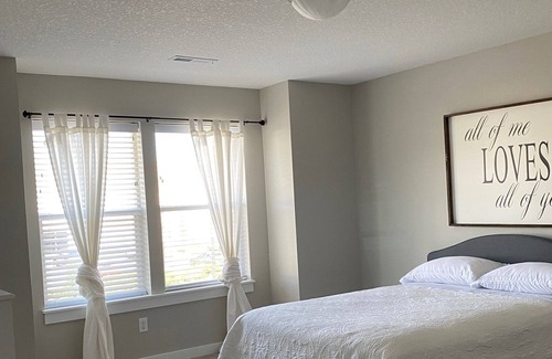 Ridgefield House | New modern & minimalistic home minutes off of I5, Ten minutes from Ilani Casino