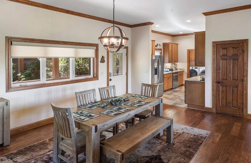 Whittier Condo | New Modern Mountain Condo with Vista Mountain Views, Large Deck, Washer & Dryer!