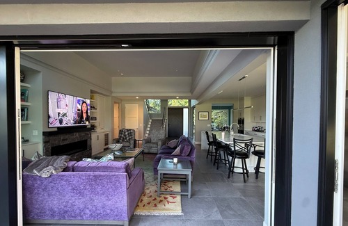 Prairie Hills House | New, modern residence with pool and GC view. Available World Cup month only.