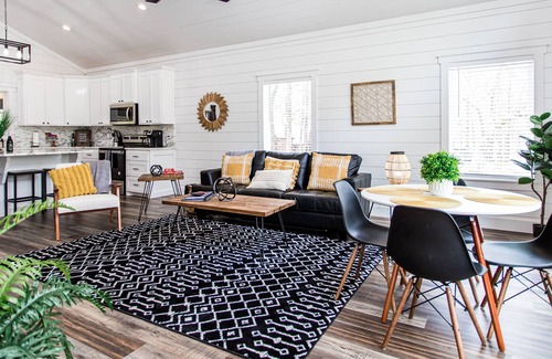Broken Bow Cabin | NEW! "Moonlight Rest" Luxury Couples Cabin. 1 Bdrm; 1 Bth; Sleeps 4 Hot tub