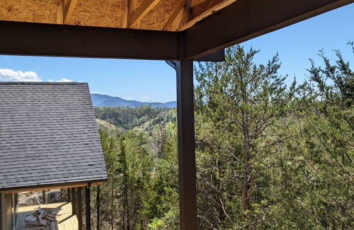 Sevierville Cabin | New mountain view cabin! Tucked away yet short drive to attractions