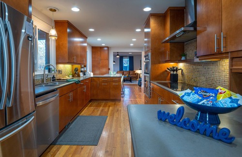 Nashville House | NEW- Music City Outdoor Oasis, 4BR, Hot Tub, FirePits, Bar, Dog Friendly, 1acre