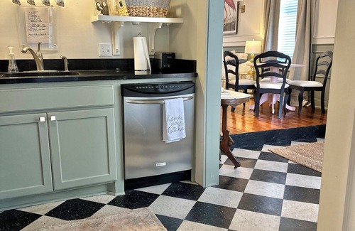 Natchez House | NEW NEW NEW Precious Cottage in Historic Downtown
