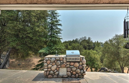 Oakhurst House | NEW! Oakhurst Family Retreat - 19 Mi to Yosemite!