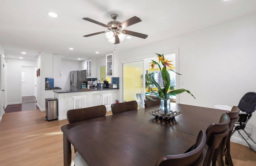 Newark House | New! Oasis w/Amazing Backyard, Firepit, BBQ & Games, close to techs