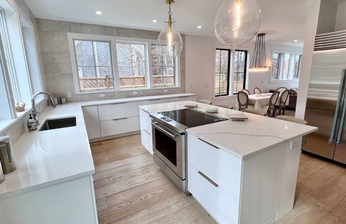 Oak Bluffs House | New OB Walk to Town 4BR House with Heated Saltwater Pool & Spa