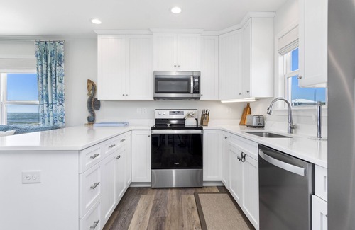 Emerald Isle House | New Oceanfront 4BR, 4.5B home with stunning views and spacious decks
