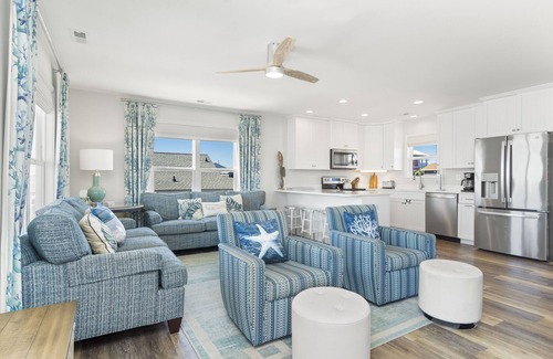 Emerald Isle House | New Oceanfront 4BR, 4.5B home with stunning views and spacious decks