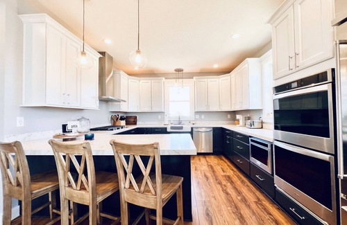Ocean Hill House | New/Oceanside/Pool/Hot Tub/Tiki Bar/7minwalk2Beach