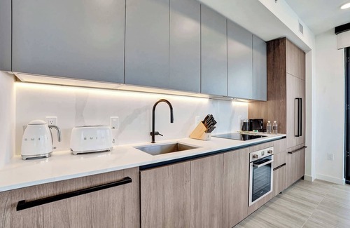 North Beach Condo | NEW Oceanview 2BR/2BA Retreat in Miami Beach